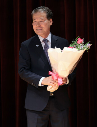 Outgoing unification minister
