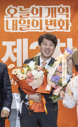 Lee Jun-seok elected leader of the New Reform Party