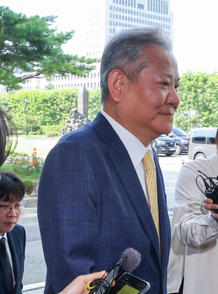 Ex-interior minister grilled over Yoon's insurrection charges