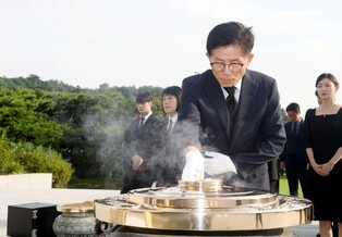 Candidate in opposition party leadership race