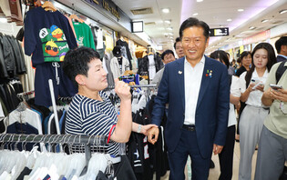 Candidate in ruling party leadership race