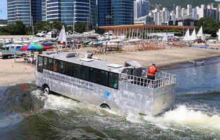 Amphibious bus on test run