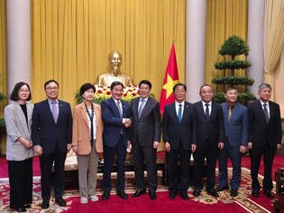 S. Korea's special envoys meet Vietnamese president