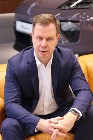 Porsche Korea chief gives interview