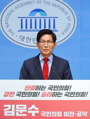 Candidate in opposition party leadership race