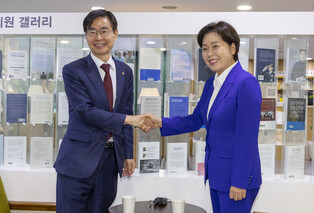 Candidates in opposition party leadership race