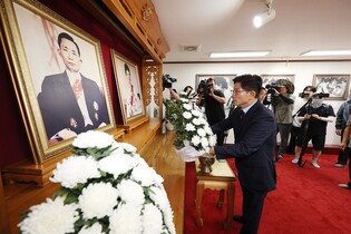 Candidate in opposition party leadership race