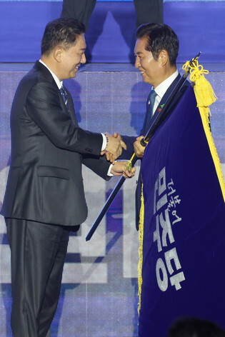 Jung Chung-rae wins ruling party's leadership race