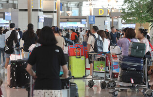 Airport crowded with vacationers