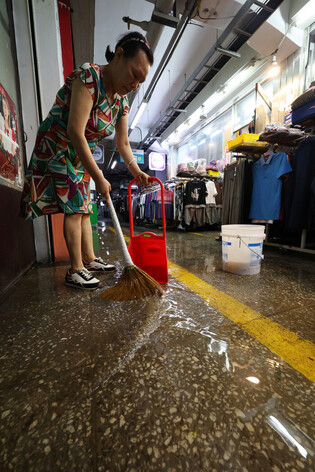 Heavy rainfall in southwestern S. Korea