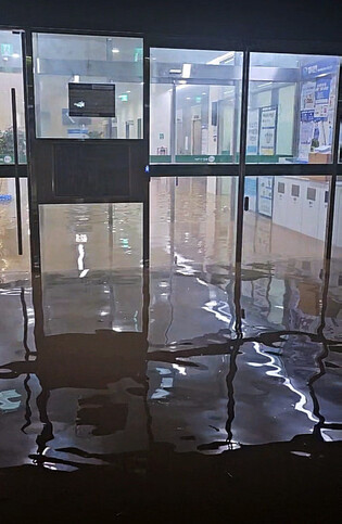 Heavy rainfall in southwestern S. Korea