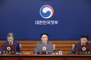 PM attends Cabinet meeting