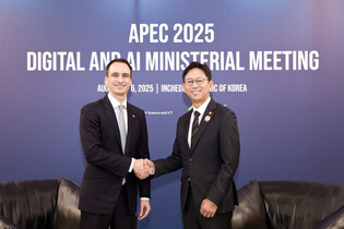 Science minister meets chief of White House's science office