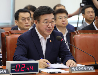 Interior minister at parliamentary session