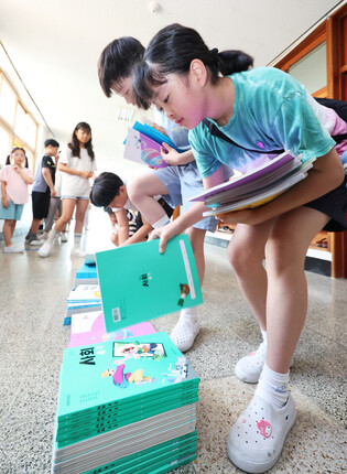 School reopening in S. Korea
