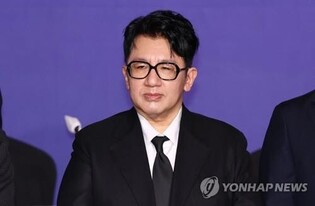 HYBE Chairman Bang Si-hyuk Apologizes Over Unfair Trading Allegations, Vows to Return for Investigation