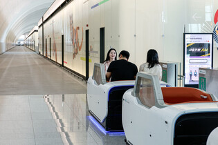 Autonomous airport vehicles