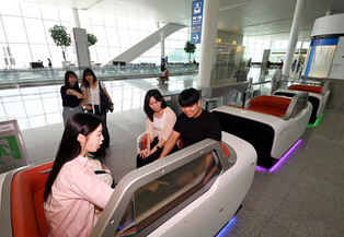 Autonomous airport vehicles