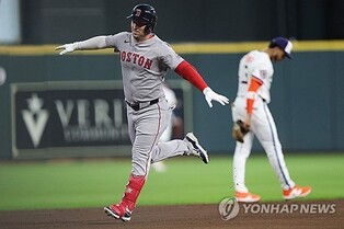 MLB 보스턴 브레그먼, '친정' 휴스턴 팬 앞에서 첫 타석 투런포
