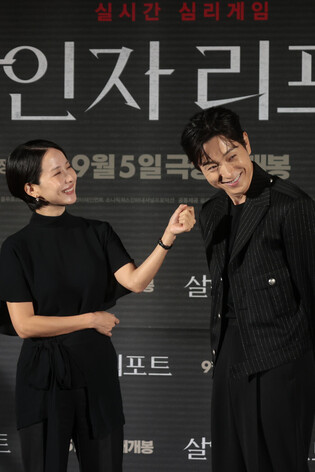 S. Korean actor Jung Sung-il and actress Jo Yeo-jung