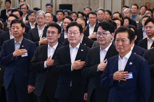Lee attends meeting on report of state affairs committee