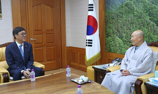 Culture minister meets Buddhist leader