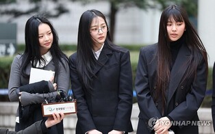 어도어-뉴진스, 전속계약 비공개 조정…멤버 2명 직접 출석