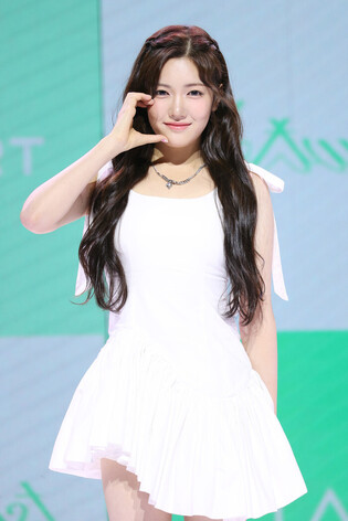 S. Korean girl group AtHeart
