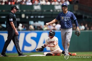 중견수 이정후 쪽으로 안타 친 김하성, 멀티 히트로 타율 0.228