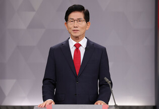 Candidates in opposition party leadership race
