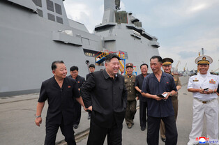 N.K. leader inspects destroyer Choe Hyon
