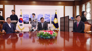 Parliamentary leader meets party whips