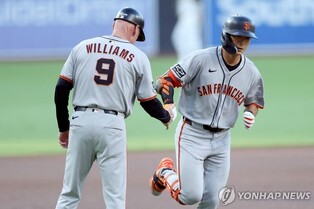 이정후, 생일맞이 시즌 7호 '자축포'…2루타 포함 '멀티 장타'(종합)