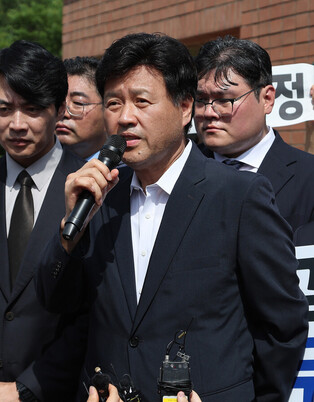 Lee's aide granted bail in bribery scandal