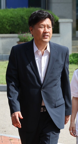 Lee's aide granted bail in bribery scandal