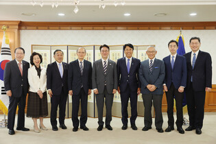 PM Kim meets Japanese delegates of Korea-Japan Forum