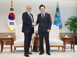 Lee meets with Microsoft co-founder Bill Gates