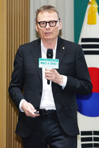 Nobel economics laureate in Seoul