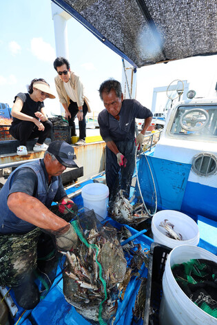 Crab season arrives at S. Korean port