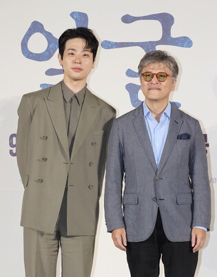 S. Korean actors Park Jung-min and Kwon Hae-hyo