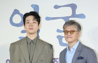 S. Korean actors Park Jung-min and Kwon Hae-hyo