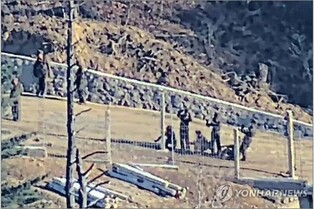 (LEAD) N. Korea berates S. Korea for firing warning shots at its troops in border area this week
