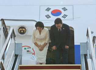 Lee leaves for Japan, U.S. visit
