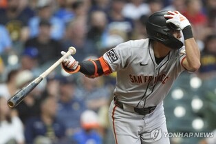 샌프란시스코 이정후, MLB 다승 1위 페랄타 공략해 중전 안타