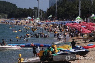 속초지역 해수욕장 방문객 지난해보다 늘어…야간 콘텐츠 인기