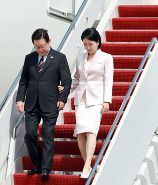 Lee arrives in Washington