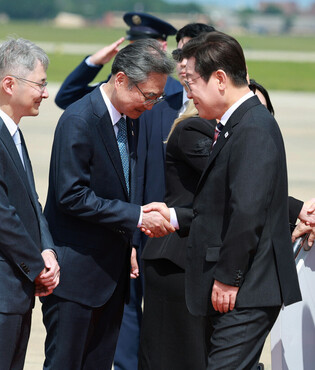 Lee arrives in Washington