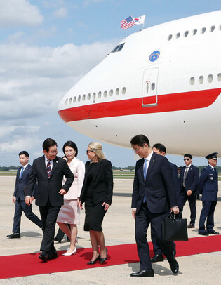 Lee arrives in Washington