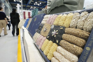Industry fair on holiday gifts