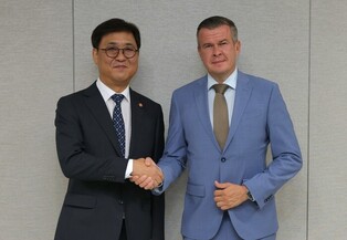 Culture minister meets anti-doping agency chief